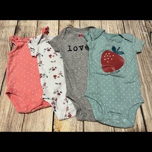 four size 3month onsies (must be bundled)